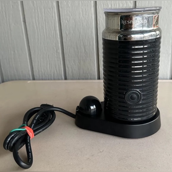 Brand New, Nespresso Aeroccino 3 Milk Frother Black 3194 - Picture 2 of 10